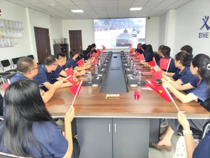 EIHE Steel Structure Group организовала просмотр прямой трансляции 93-го военного парада